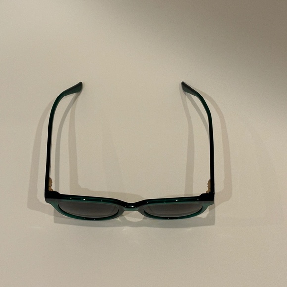 GENTLE MONSTER 'Illusion' Sunglasses (Green) with Matching Black Glasses Case - Picture 2 of 10